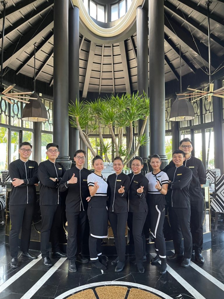 UEH-tourism-students-apprentice-at-resort